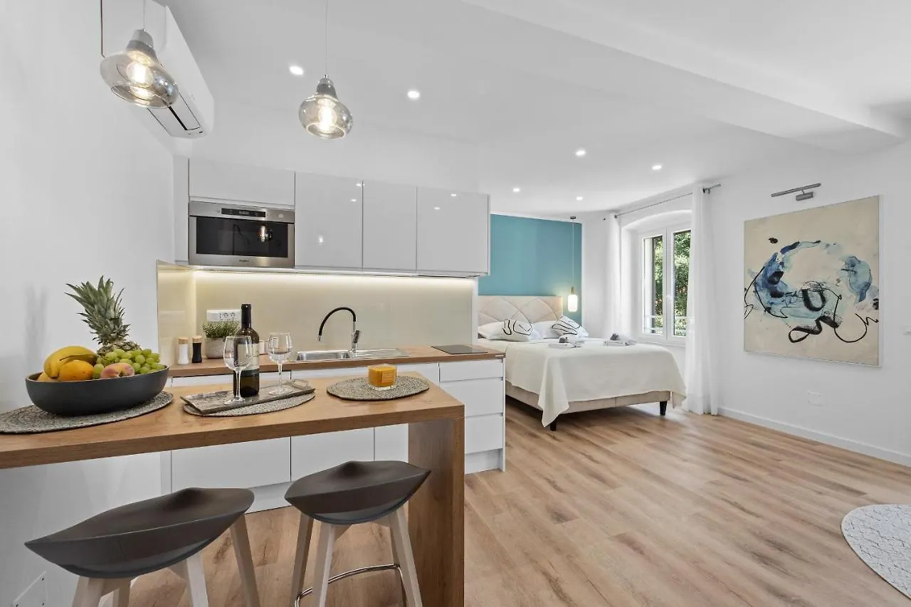 Giardini M Studio Apartments 0*, Pula Croatia
